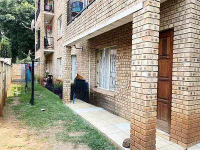 2 Bedroom Apartment For Sale in Rustenburg - n7Aw.webp