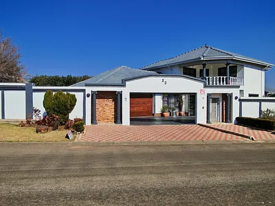 4 Bedroom House For Sale in Alberton - Rcu8.webp