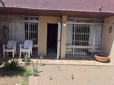4 Bedroom Townhouse For Sale in Bloemfontein - img