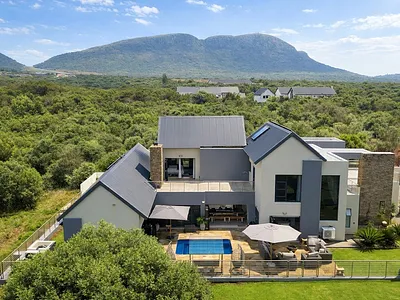 4 Bedroom House For Sale in Hartbeespoort - veHr.webp