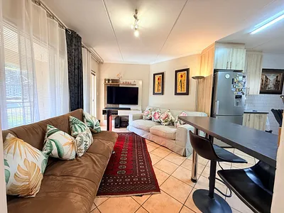 2 Bedroom Apartment For Sale in Sandton - img