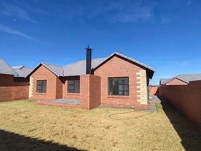 3 Bedroom Townhouse For Sale in Bloemfontein - T62h.webp