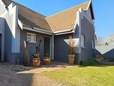 3 Bedroom House For Sale in Potchefstroom - 7m1o.webp
