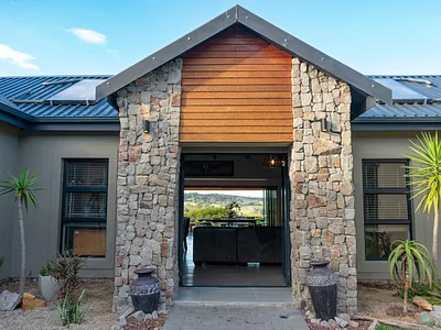 4 Bedroom House For Sale in Port Elizabeth - img