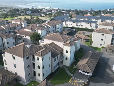2 Bedroom Apartment For Sale in Plettenberg Bay - img