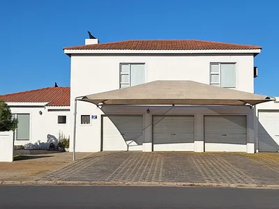 5 Bedroom House For Sale in Velddrif - RsVf.webp