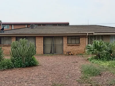 4 Bedroom House For Sale in Springs - img