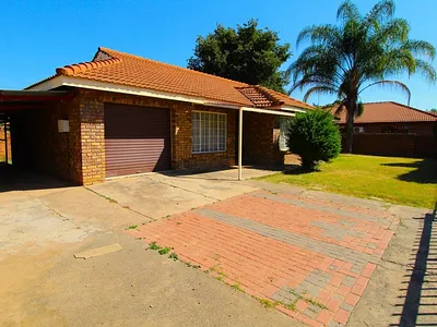 3 Bedroom House For Sale in Modimolle - EeNg.webp
