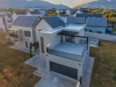 5 Bedroom House For Sale in Hartbeespoort - img