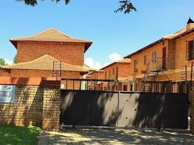 2 Bedroom Apartment For Sale in Potchefstroom - 14gY.webp