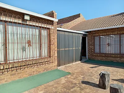 3 Bedroom House For Sale in Springs - 6iiY.webp