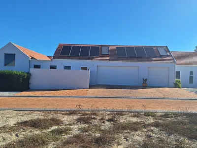 5 Bedroom House For Sale in Velddrif - itNc.webp