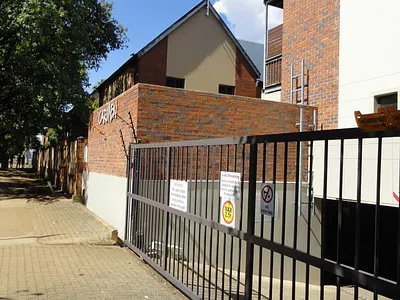 1 Bedroom Apartment For Sale in Potchefstroom - qYL8.webp
