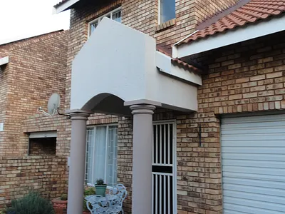 2 Bedroom Apartment For Sale in Potchefstroom - h5gG.webp