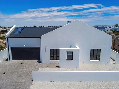 4 Bedroom House For Sale in Velddrif - znNS.webp