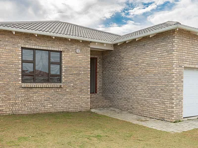 3 Bedroom House For Sale in Port Elizabeth - img