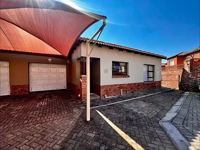 3 Bedroom Townhouse For Sale in Rustenburg - img