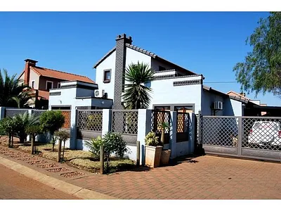 3 Bedroom House For Sale in Northam - fzNY.webp
