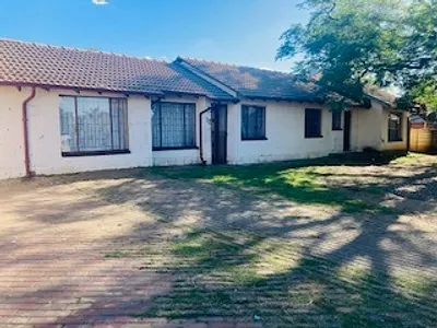 4 Bedroom House For Sale in Brakpan - img