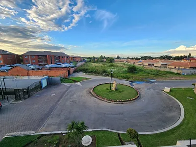2 Bedroom Apartment For Sale in Boksburg - img