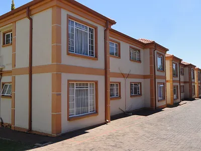 2 Bedroom Apartment For Sale in Potchefstroom - fL8k.webp
