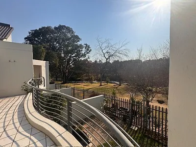 2 Bedroom Apartment For Sale in Sandton - img