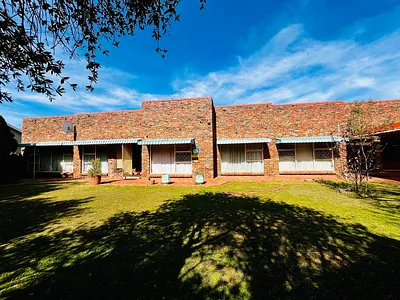 4 Bedroom House For Sale in Bloemfontein - img