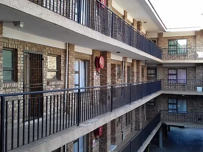 2 Bedroom Apartment For Sale in Potchefstroom - ZvSJ.webp