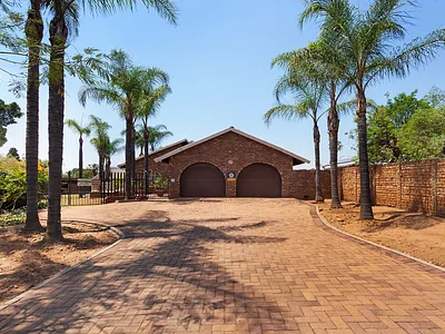 4 Bedroom House For Sale in Akasia - yt2B.webp