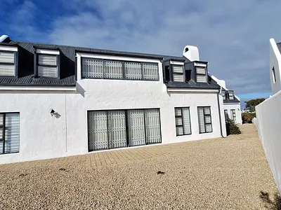 6 Bedroom House For Sale in Velddrif - cyv5.webp