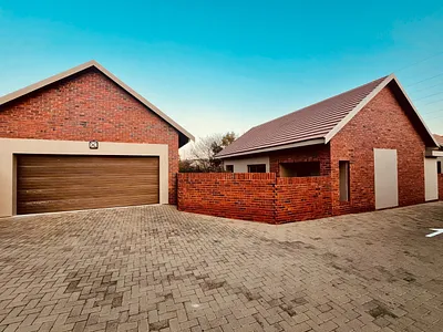 2 Bedroom Townhouse For Sale in Bloemfontein - pmNc.webp