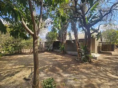 2 Bedroom House To Rent in Hoedspruit - 5Ggj.webp