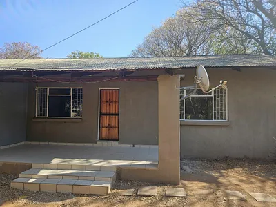 2 Bedroom House To Rent in Hoedspruit - EI68.webp