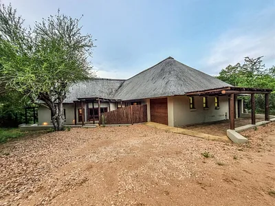 4 Bedroom House For Sale in Raptors View Wildlife Estate, Hoedspruit - eepc.webp