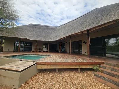 3 Bedroom House To Rent in Raptors View Wildlife Estate, Hoedspruit - img