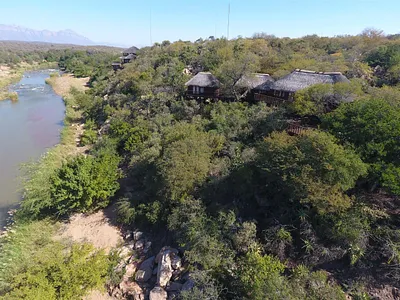 4 Bedroom House For Sale in Lissataba Private Nature Reserve, Hoedspruit - img