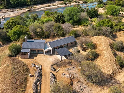 3 Bedroom House For Sale in Hoedspruit - 4rZR.webp