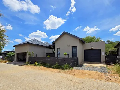 2 Bedroom House For Sale in Hoedspruit - 0GmJ.webp