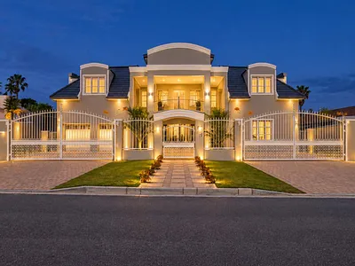 7 Bedroom House For Sale in Blouberg - k0y6.webp