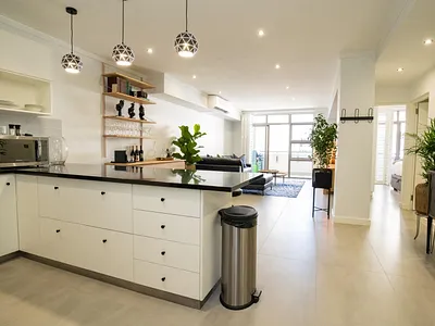 1 Bedroom Apartment For Sale in Cape Town - 5NDf.webp
