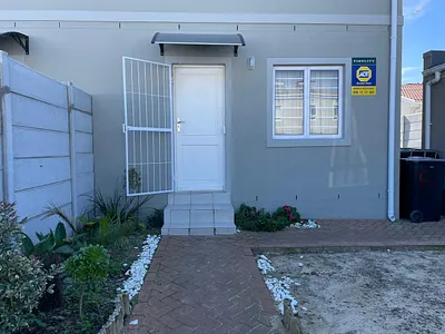 3 Bedroom Townhouse For Sale in Milnerton - img