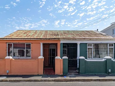 4 Bedroom House For Sale in Cape Town - img