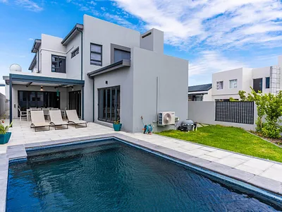 3 Bedroom House For Sale in Blouberg - Yy5V.webp