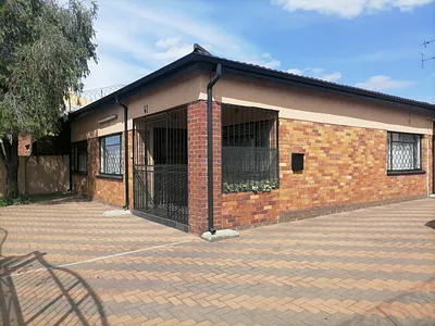 3 Bedroom House For Sale in Benoni - Lpz8.webp