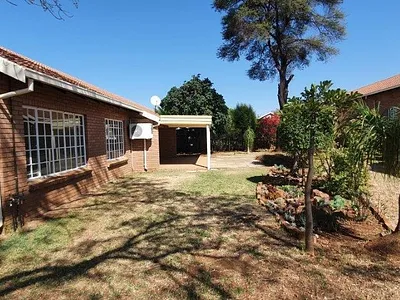 3 Bedroom Townhouse For Sale in Bela Bela - uFw0.webp