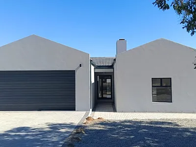 4 Bedroom House For Sale in Langebaan - bglJ.webp