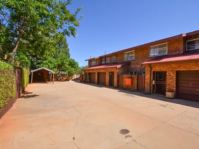 3 Bedroom Apartment For Sale in Potchefstroom - Zp20.webp