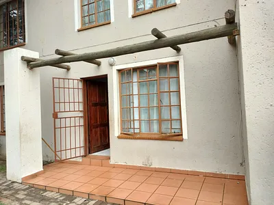 2 Bedroom Townhouse For Sale in Roodepoort - img