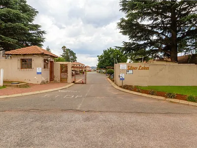2 Bedroom Townhouse For Sale in Roodepoort - IXJf.webp