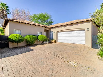 3 Bedroom Townhouse For Sale in Randburg - l2nO.webp